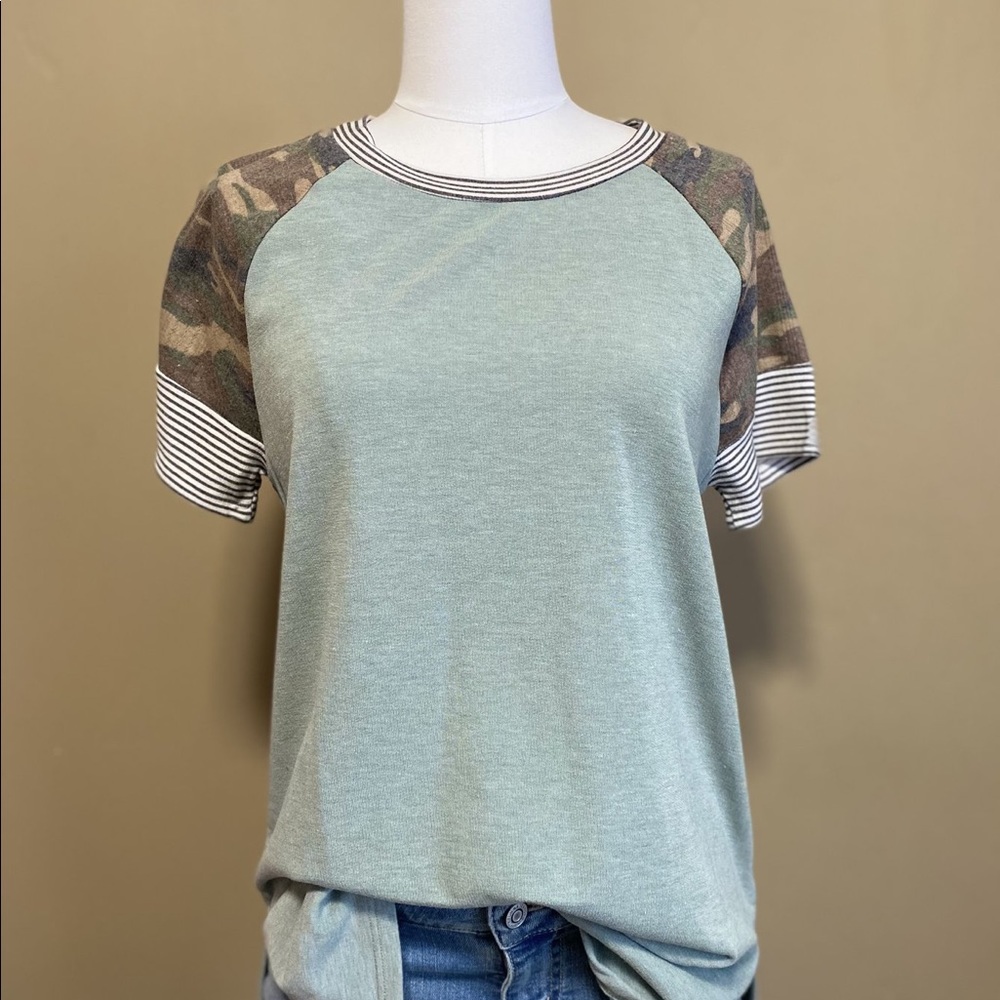 Camo Contrast Top - Picture 4 of 4